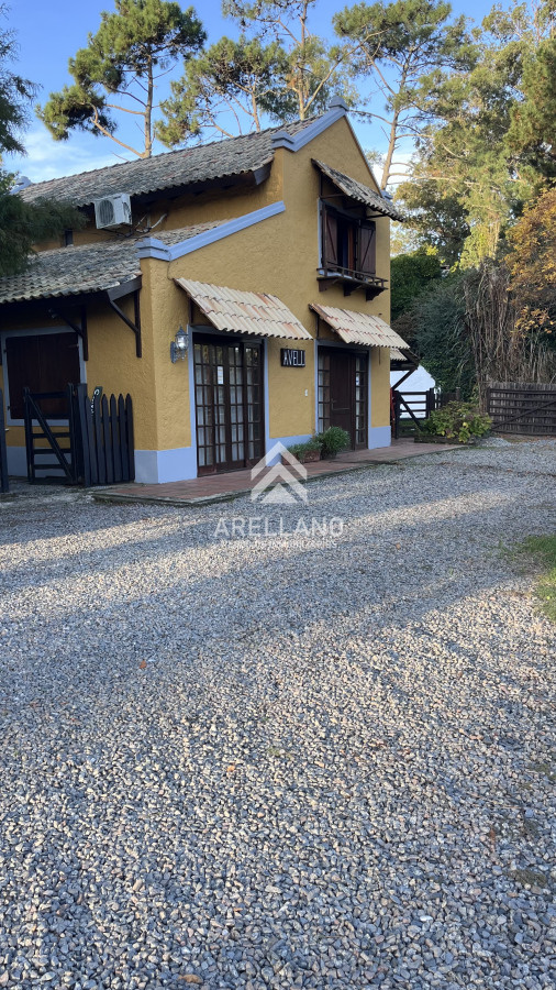 Casa ID.4396 - Casa en venta con 3 dormitorios, 3 baños o opción de oficina comercial