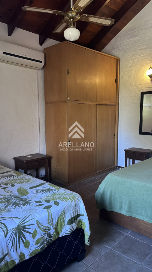 Casa ID.4396 - Casa en venta con 3 dormitorios, 3 baños o opción de oficina comercial