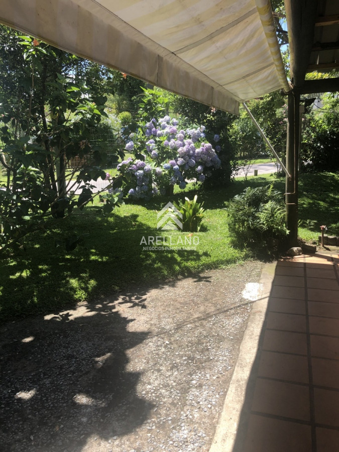 Casa ID.4396 - Casa en venta con 3 dormitorios, 3 baños o opción de oficina comercial