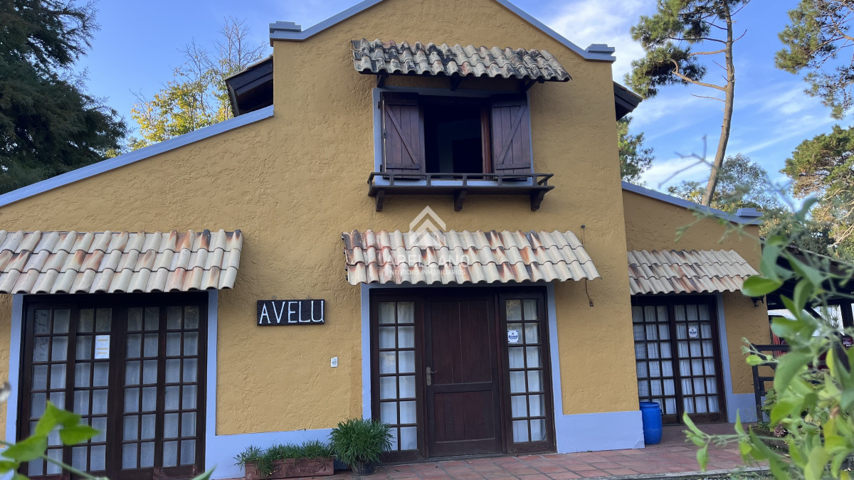 Casa ID.4396 - Casa en venta con 3 dormitorios, 3 baños o opción de oficina comercial