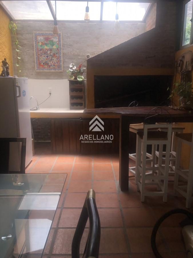 Casa ID.4396 - Casa en venta con 3 dormitorios, 3 baños o opción de oficina comercial