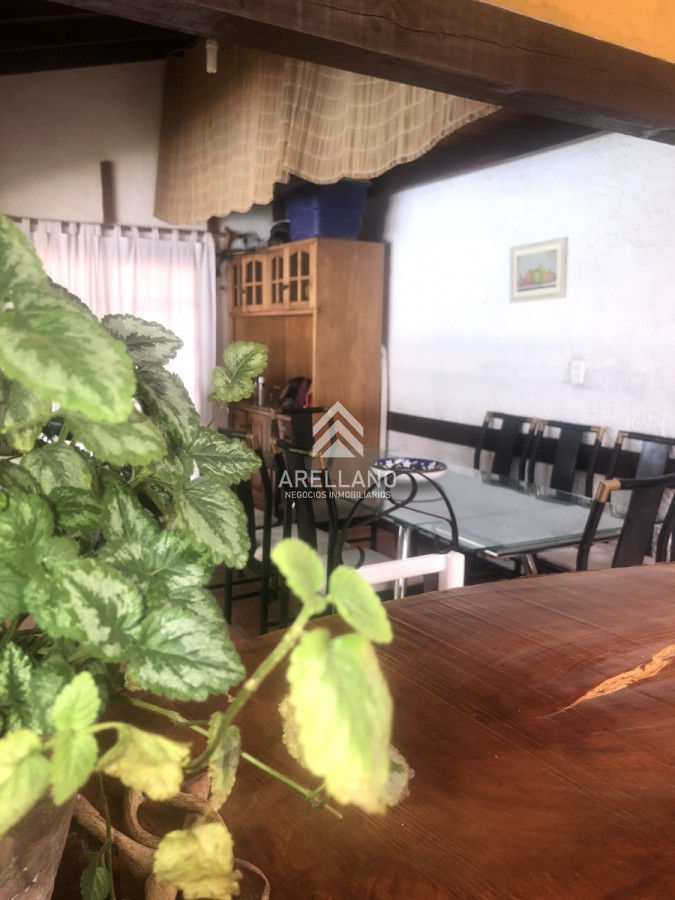 Casa ID.4396 - Casa en venta con 3 dormitorios, 3 baños o opción de oficina comercial