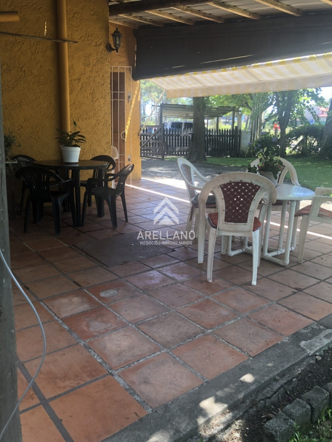 Casa ID.4396 - Casa en venta con 3 dormitorios, 3 baños o opción de oficina comercial