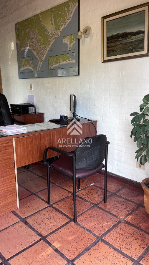 Casa ID.4396 - Casa en venta con 3 dormitorios, 3 baños o opción de oficina comercial