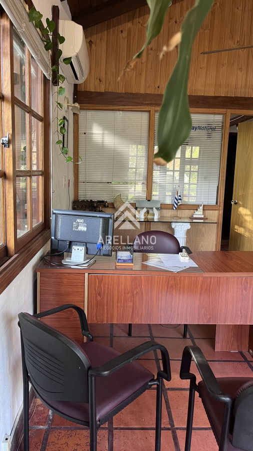 Casa ID.4396 - Casa en venta con 3 dormitorios, 3 baños o opción de oficina comercial
