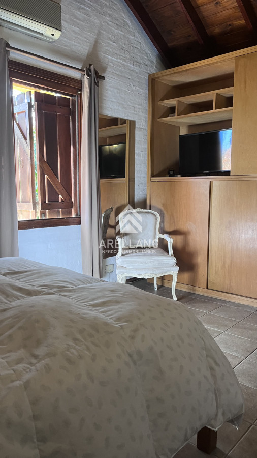 Casa ID.4396 - Casa en venta con 3 dormitorios, 3 baños o opción de oficina comercial
