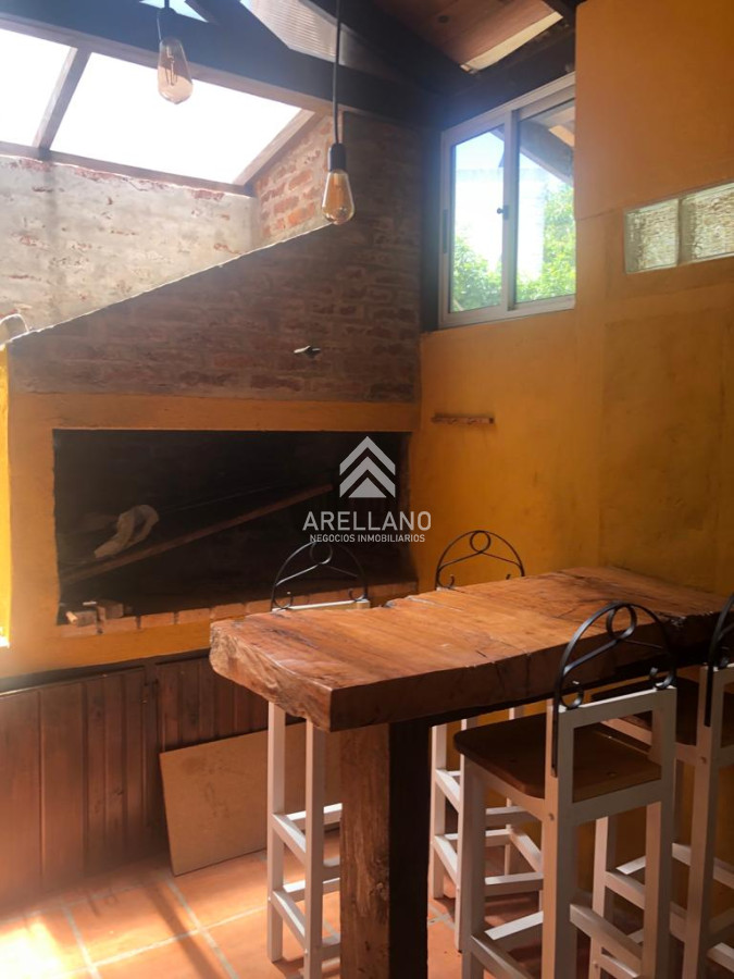 Casa ID.4396 - Casa en venta con 3 dormitorios, 3 baños o opción de oficina comercial