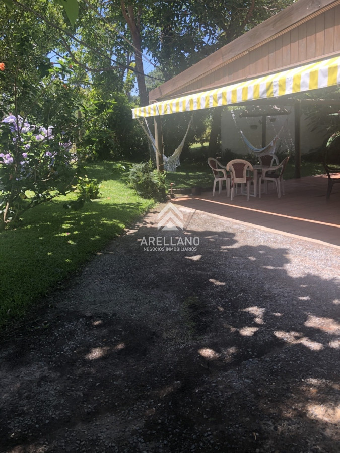 Casa ID.4396 - Casa en venta con 3 dormitorios, 3 baños o opción de oficina comercial