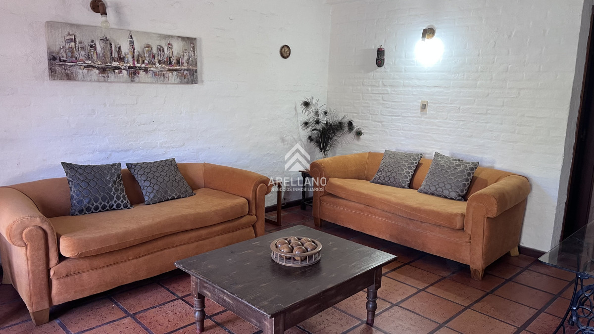 Casa ID.4396 - Casa en venta con 3 dormitorios, 3 baños o opción de oficina comercial