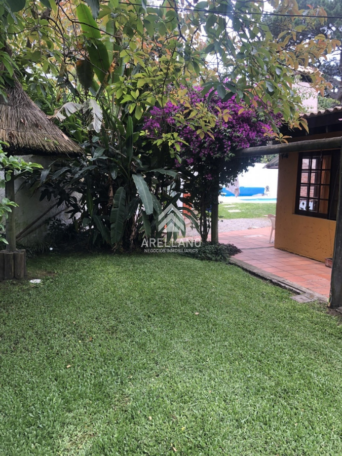 Casa ID.4396 - Casa en venta con 3 dormitorios, 3 baños o opción de oficina comercial