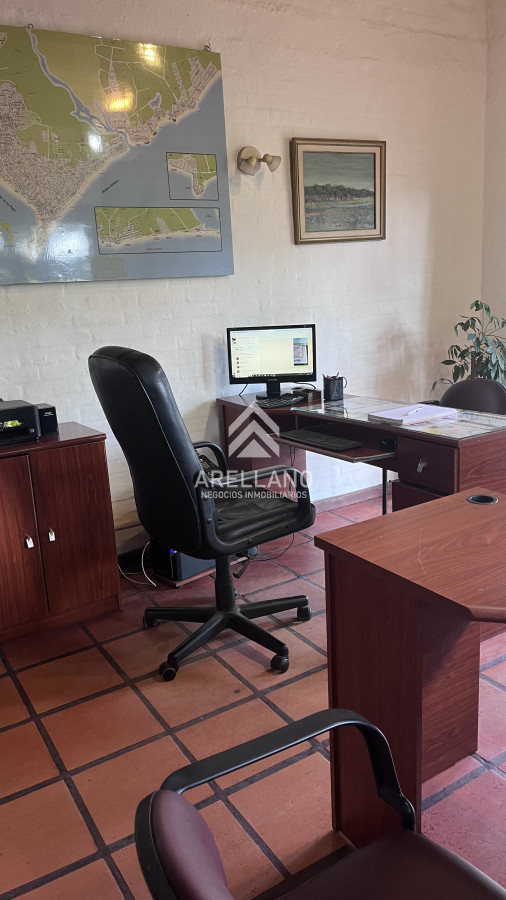 Casa ID.4396 - Casa en venta con 3 dormitorios, 3 baños o opción de oficina comercial