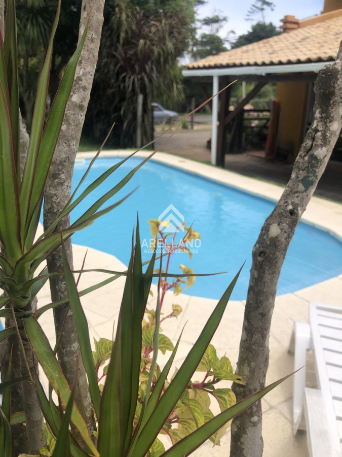 Casa ID.4396 - Casa en venta con 3 dormitorios, 3 baños o opción de oficina comercial