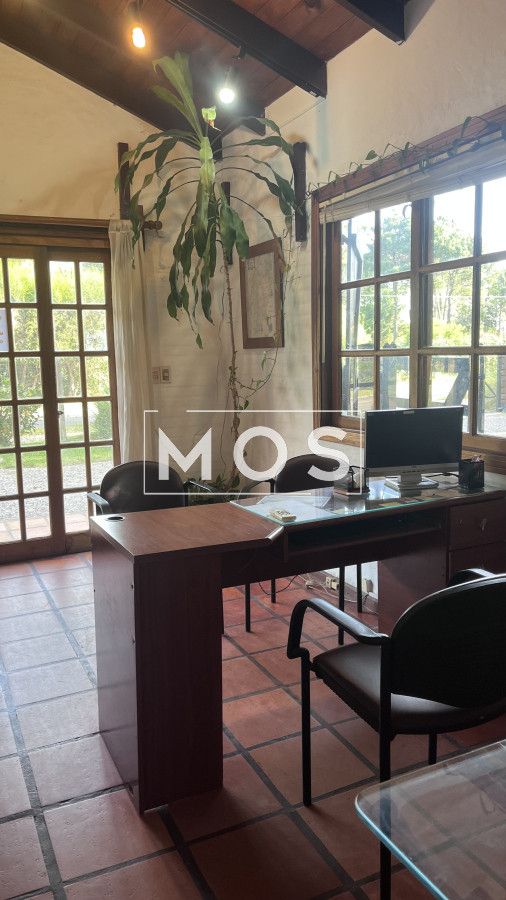 Casa ID.2729 - Casa en venta con 3 dorm. 3 baños o opción de oficina comercial