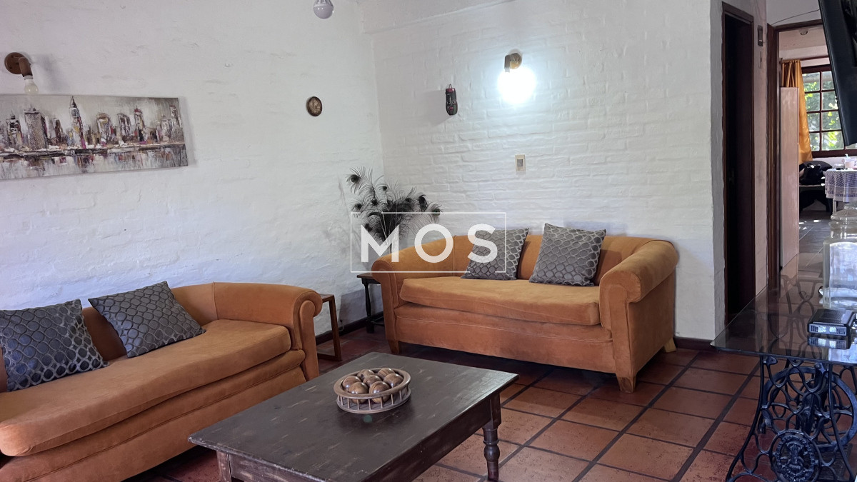 Casa ID.2729 - Casa en venta con 3 dorm. 3 baños o opción de oficina comercial