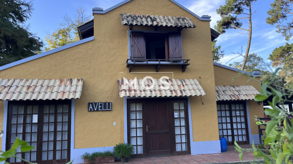 Casa ID.2729 - Casa en venta con 3 dorm. 3 baños o opción de oficina comercial