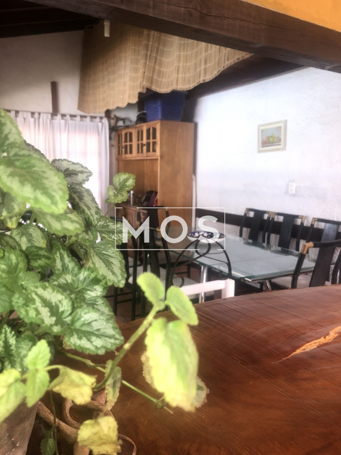 Casa ID.2729 - Casa en venta con 3 dorm. 3 baños o opción de oficina comercial