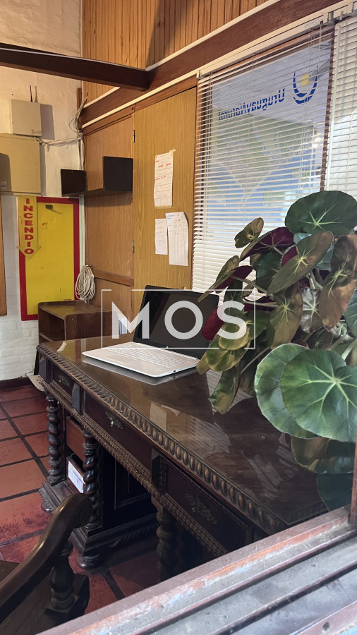 Casa ID.2729 - Casa en venta con 3 dorm. 3 baños o opción de oficina comercial