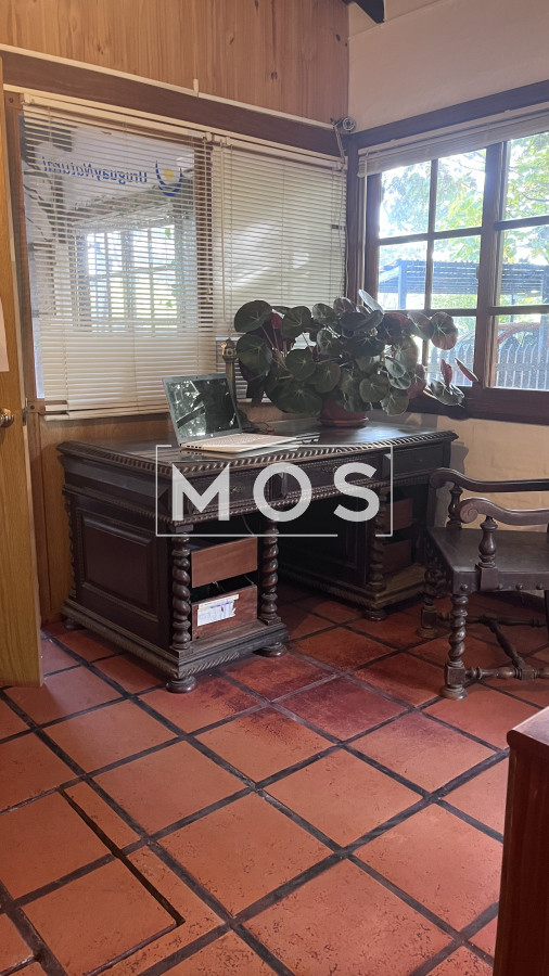 Casa ID.2729 - Casa en venta con 3 dorm. 3 baños o opción de oficina comercial