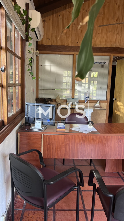 Casa ID.2729 - Casa en venta con 3 dorm. 3 baños o opción de oficina comercial