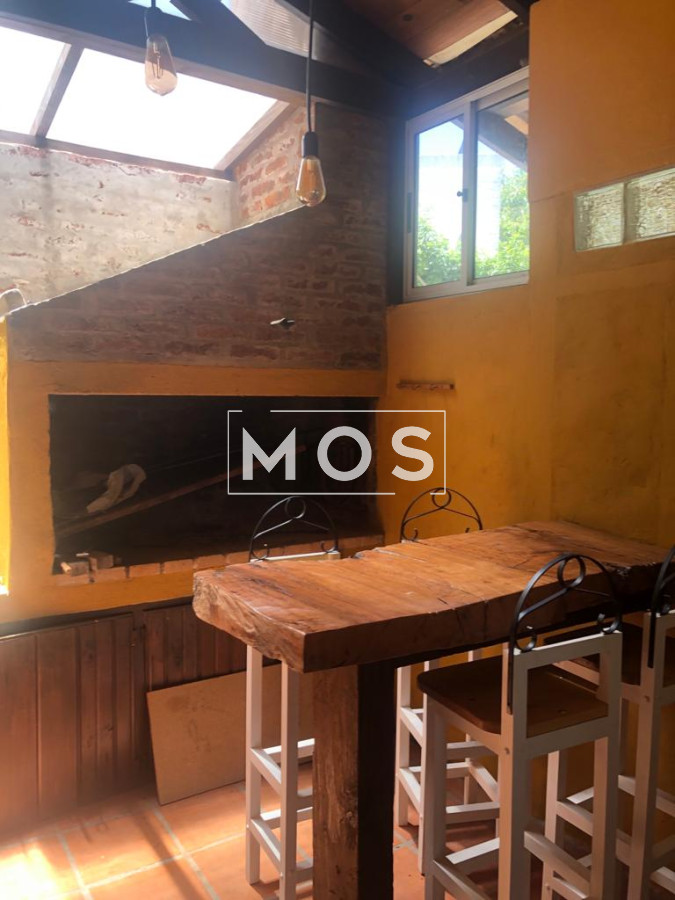 Casa ID.2729 - Casa en venta con 3 dorm. 3 baños o opción de oficina comercial