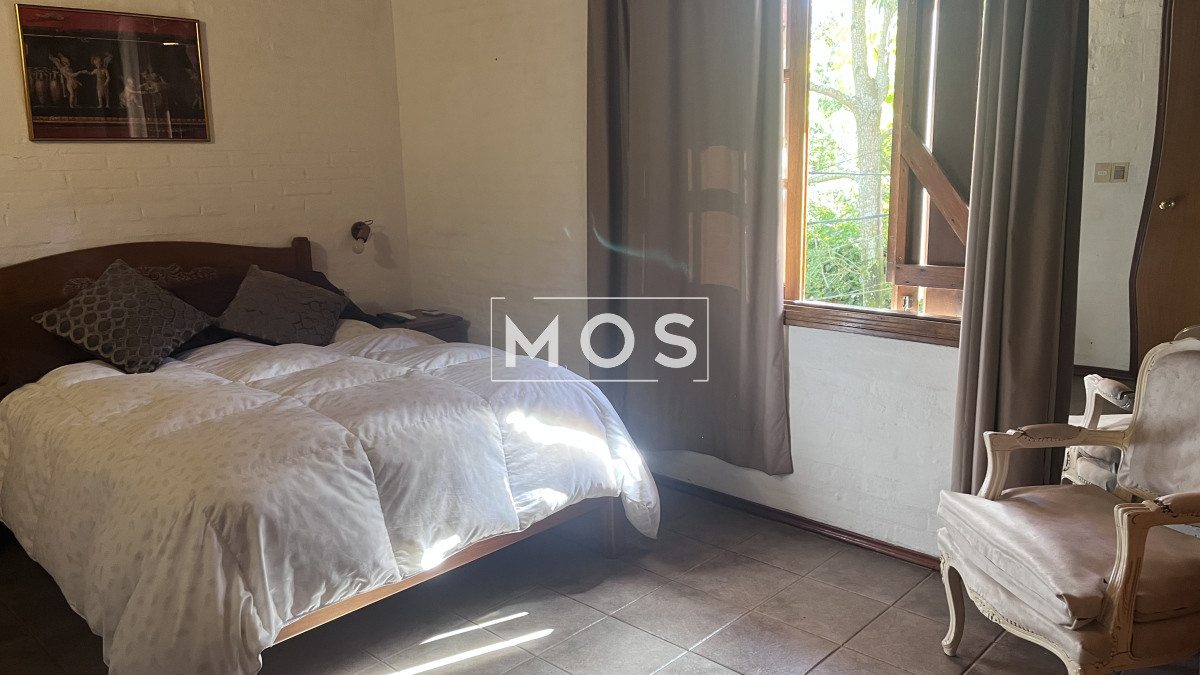 Casa ID.2729 - Casa en venta con 3 dorm. 3 baños o opción de oficina comercial