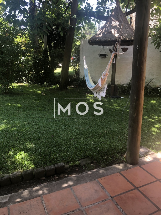 Casa ID.2729 - Casa en venta con 3 dorm. 3 baños o opción de oficina comercial