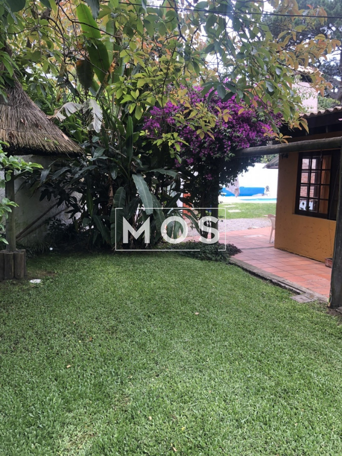 Casa ID.2729 - Casa en venta con 3 dorm. 3 baños o opción de oficina comercial