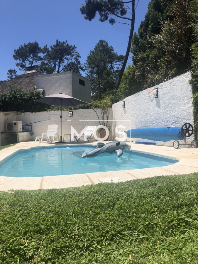 Casa ID.2729 - Casa en venta con 3 dorm. 3 baños o opción de oficina comercial