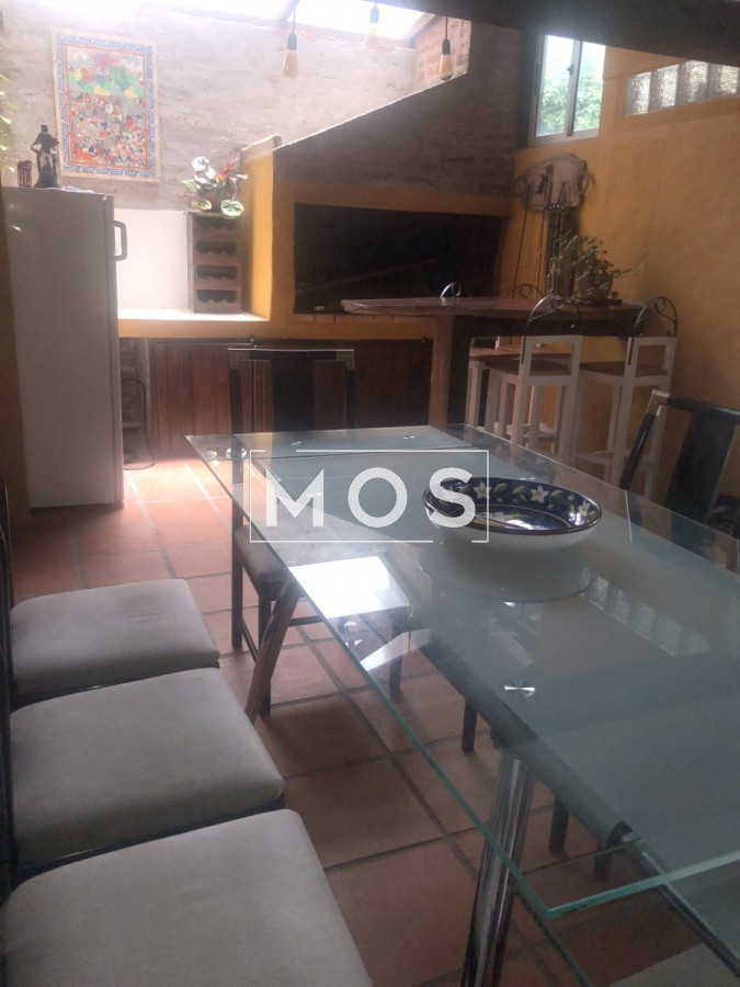 Casa ID.2729 - Casa en venta con 3 dorm. 3 baños o opción de oficina comercial