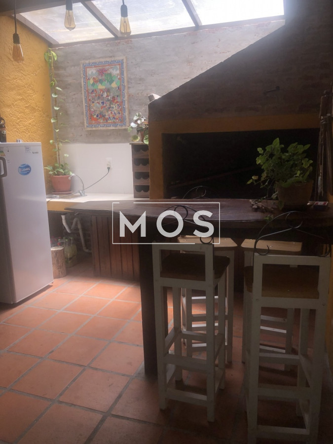 Casa ID.2729 - Casa en venta con 3 dorm. 3 baños o opción de oficina comercial