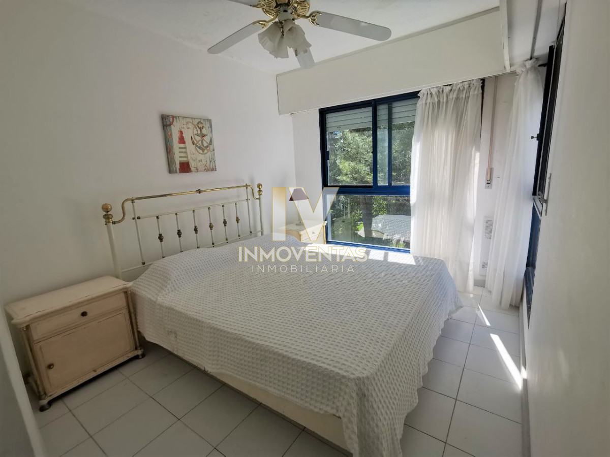 Apartamento ID.4292 - EN VENTA APARTAMENTO DE 2 DORMITORIOS Y GRAN TERRAZA- PUNTA DEL ESTE zona BRAVA