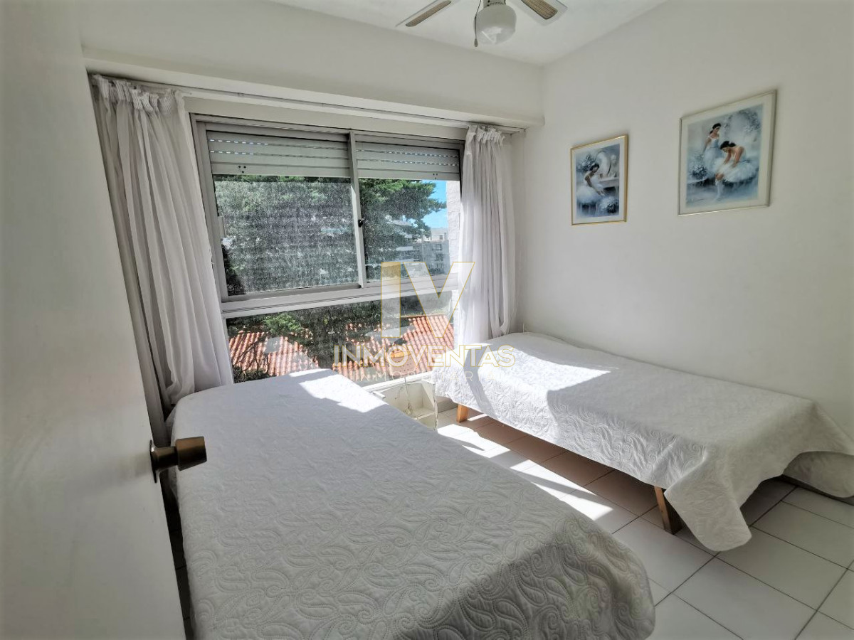 Apartamento ID.4292 - EN VENTA APARTAMENTO DE 2 DORMITORIOS Y GRAN TERRAZA- PUNTA DEL ESTE zona BRAVA