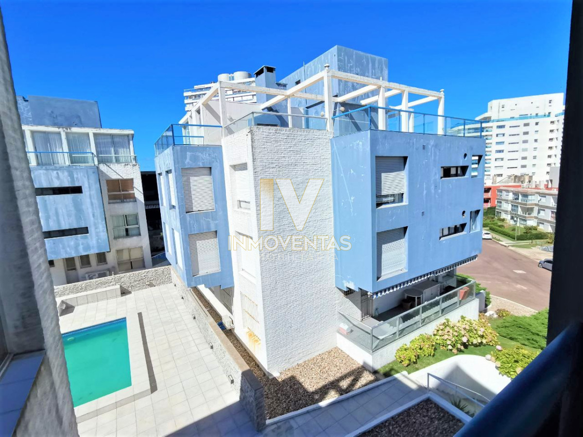 Apartamento ID.4292 - EN VENTA APARTAMENTO DE 2 DORMITORIOS Y GRAN TERRAZA- PUNTA DEL ESTE zona BRAVA