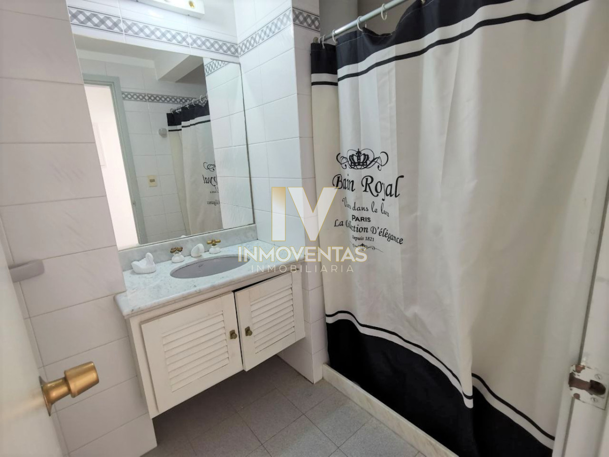 Apartamento ID.4292 - EN VENTA APARTAMENTO DE 2 DORMITORIOS Y GRAN TERRAZA- PUNTA DEL ESTE zona BRAVA