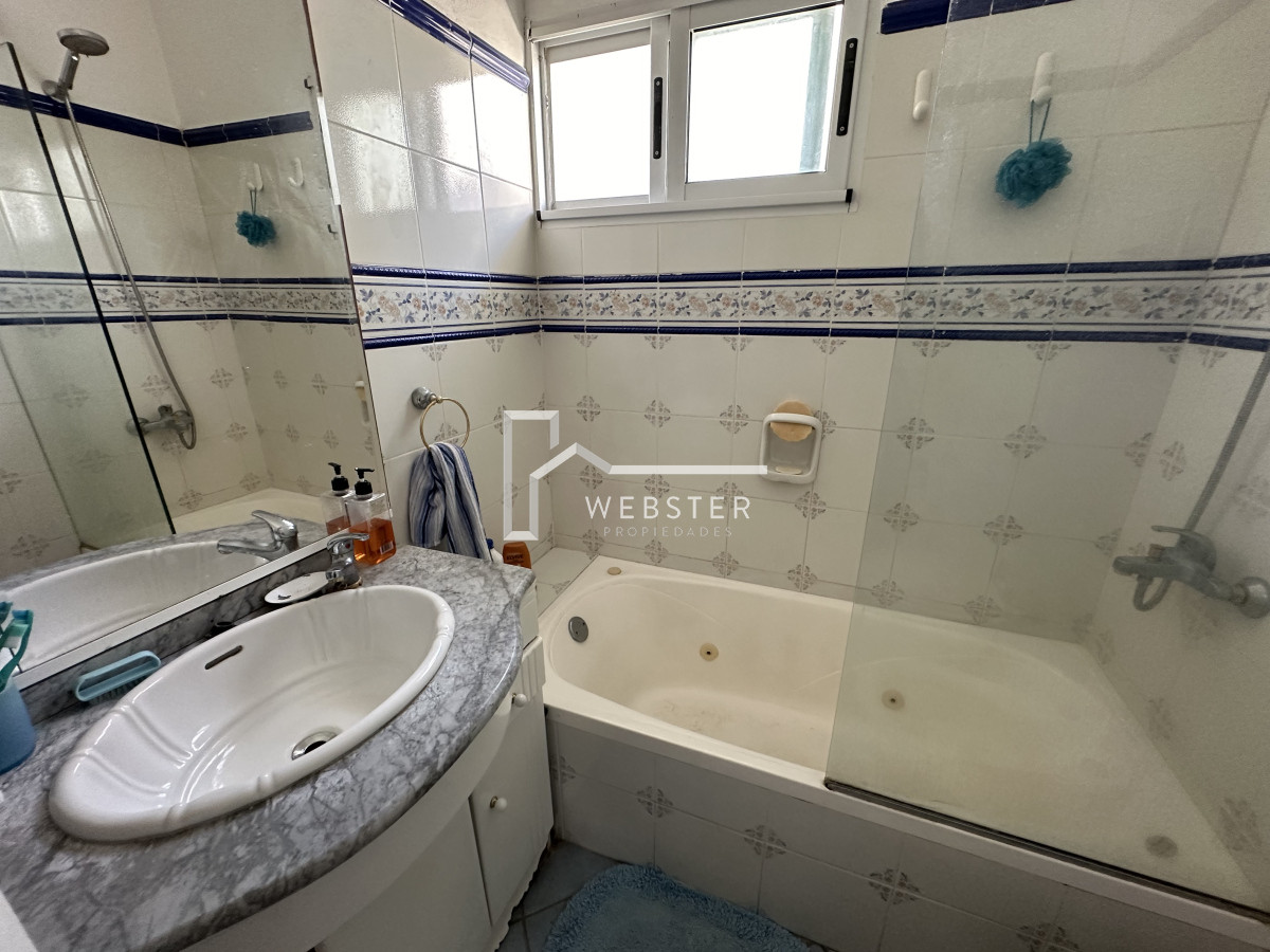 Apartamento ID.2052 - Apartamento en venta con vista de 3 dormitorios en Península de Punta Del Este 