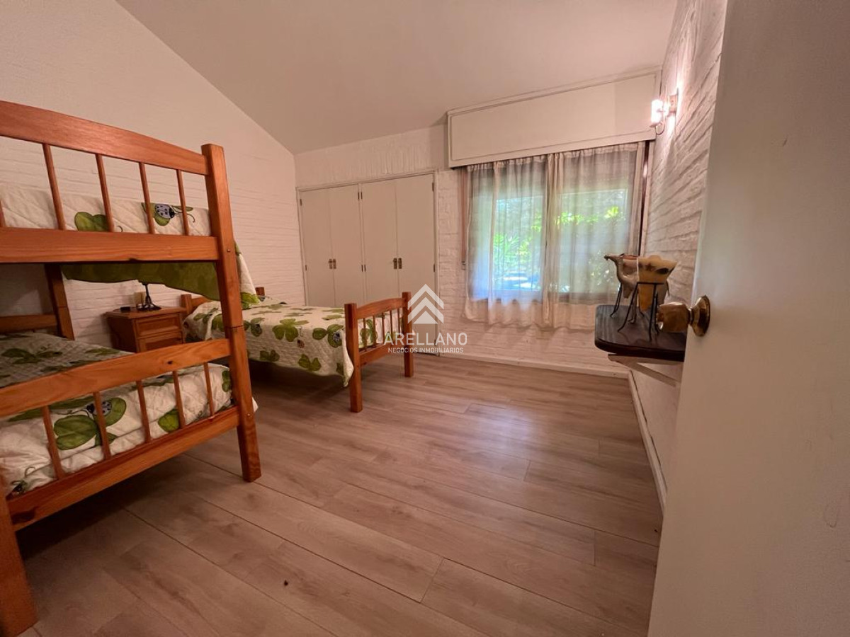 Casa ID.1857 - Venta casa 4 dormitorios  