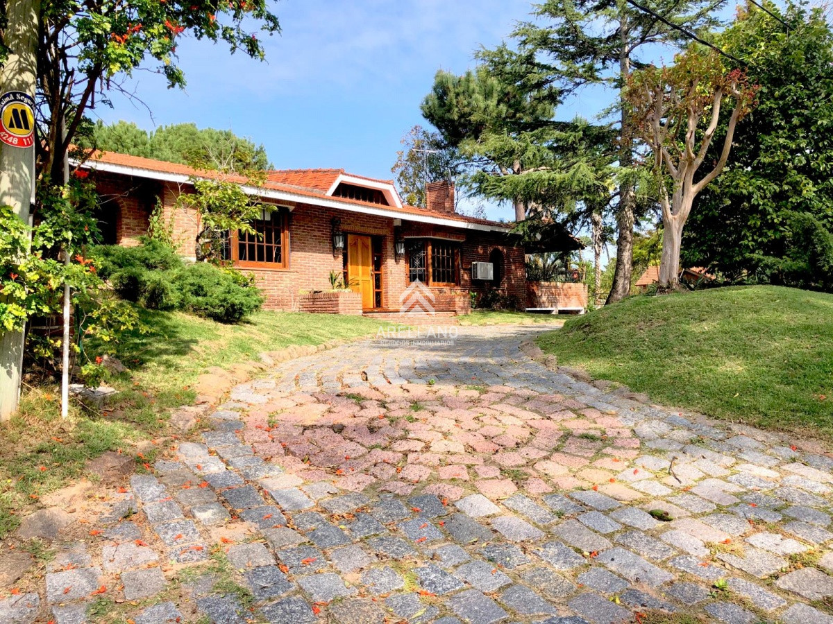 Casa ID.2001 - Venta casa 3 dormitorios y dependencia 