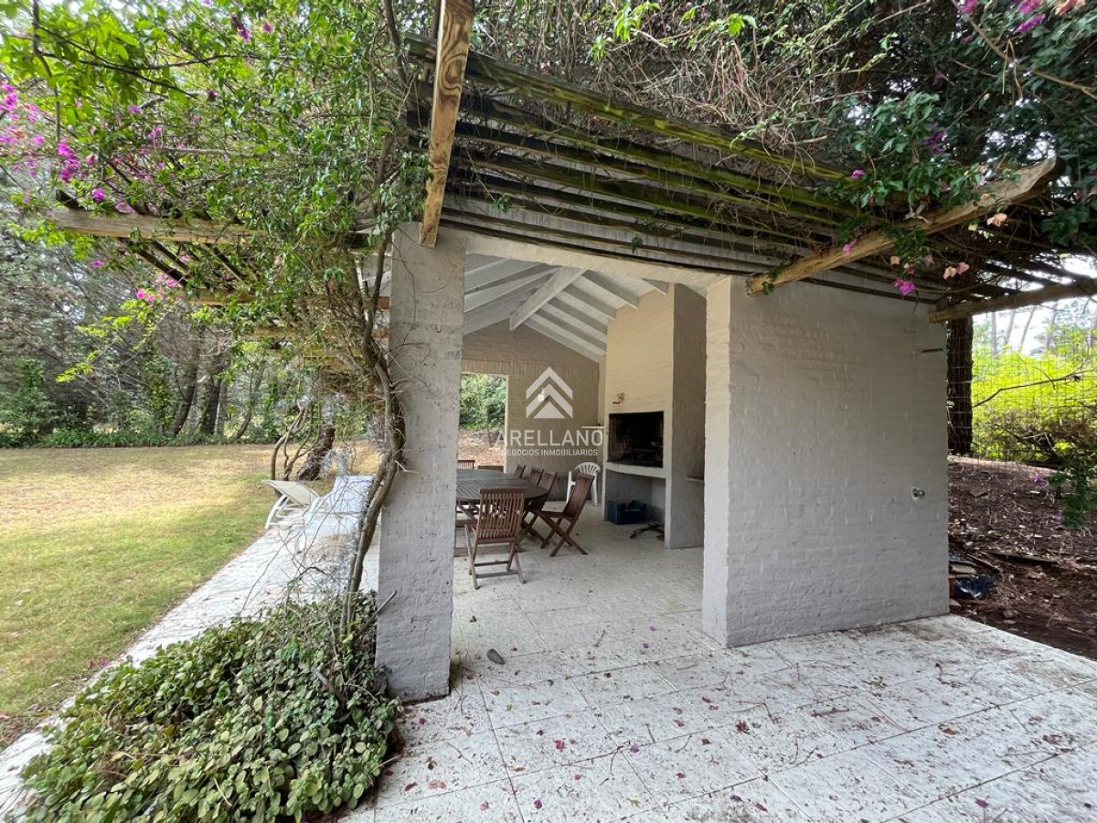 Casa ID.1857 - Venta casa 4 dormitorios  