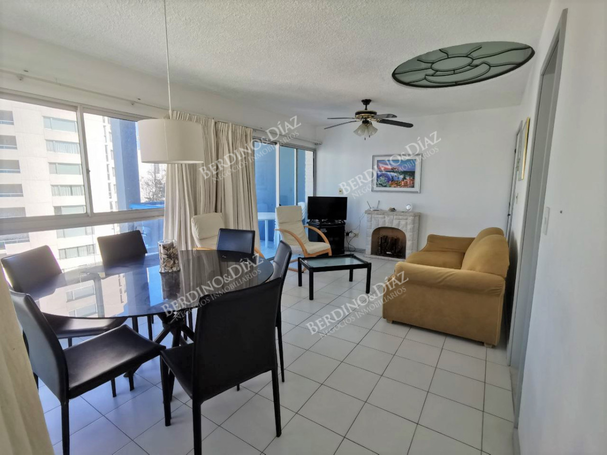 Apartamento ID.1842 - EN VENTA APARTAMENTO DE 2 DORMITORIOS Y GRAN TERRAZA- PUNTA DEL ESTE zona BRAVA