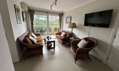 En venta apartamento de 3 dormitorios en PUNTA DEL ESTE, zona BRAVA
