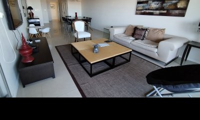 Apartamento en venta de 3 dormitorios- Playa brava, Punta del Este