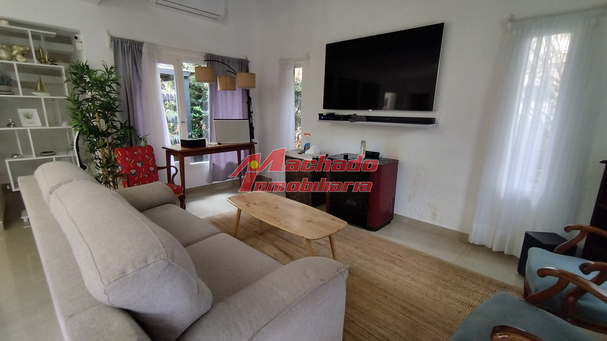 Casa en alquiler anual de 4 dormitorios en Punta del Este 