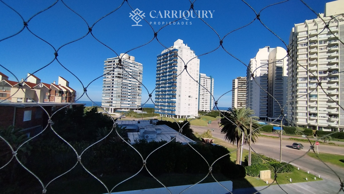 Apartamento ID.6765 - Apartamento en venta de 3 dormitorios en torre con servicios- zona Brava en Punta del Este
