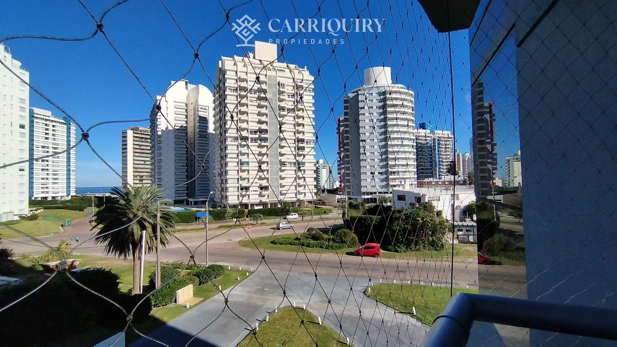 Apartamento ID.6765 - Apartamento en venta de 3 dormitorios en torre con servicios- zona Brava en Punta del Este