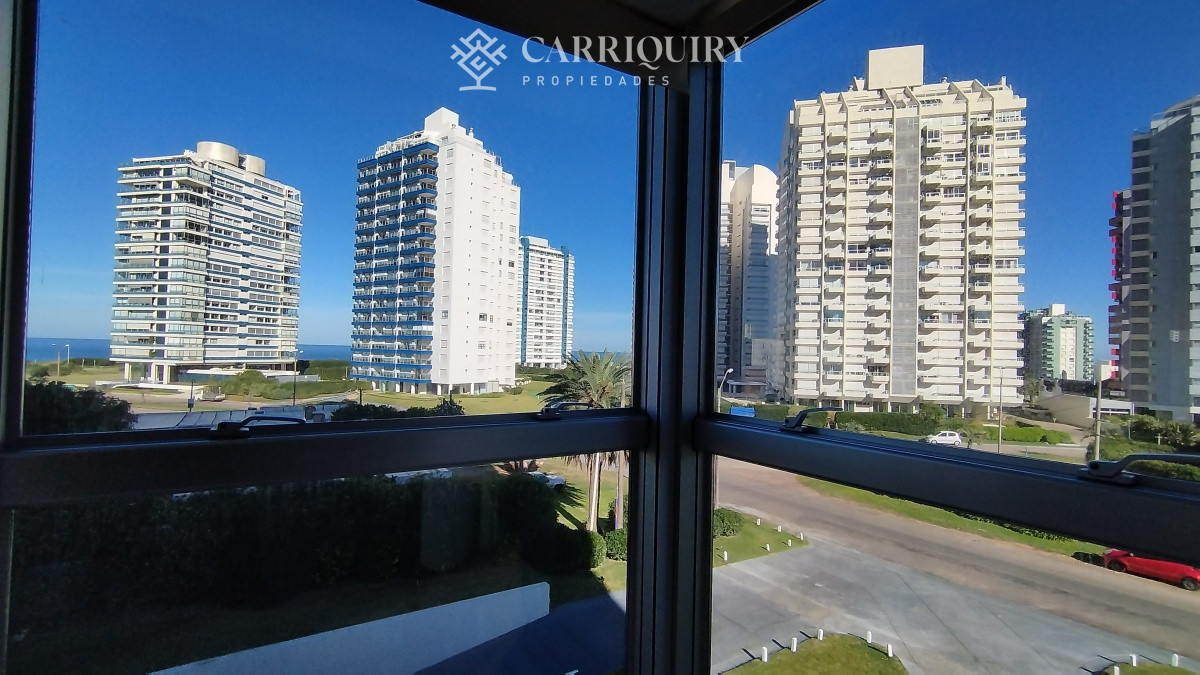 Apartamento ID.6765 - Apartamento en venta de 3 dormitorios en torre con servicios- zona Brava en Punta del Este