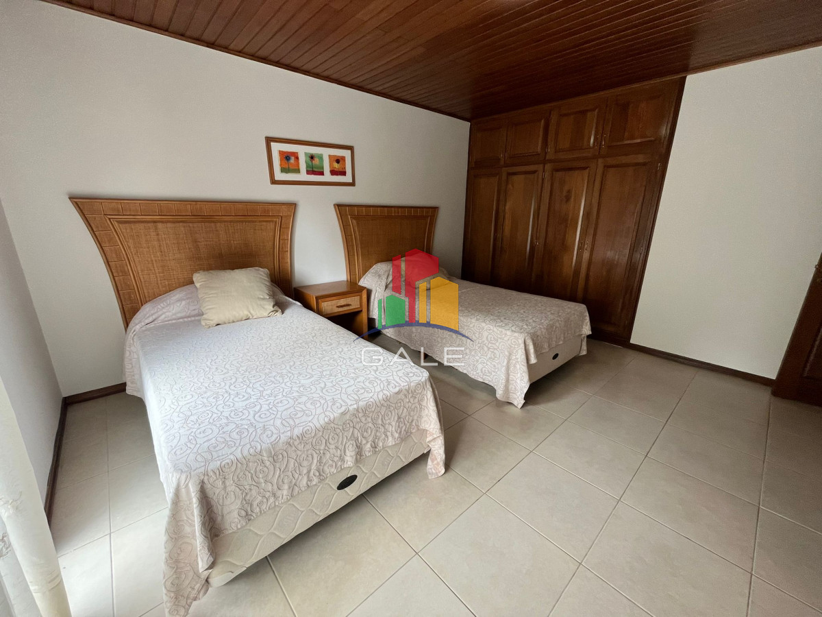 Casa ID.1588 - Casa en alquiler anual de 4 dormitorios en PUNTA DEL ESTE zona BRAVA