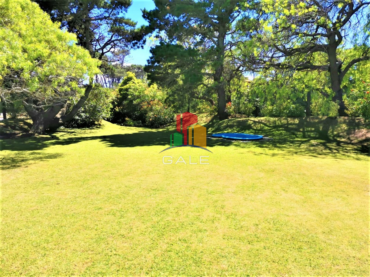 Casa ID.1405 - Casa en alquiler anual y venta, 4 dormitorios en PUNTA DEL ESTE, zona MANSA
