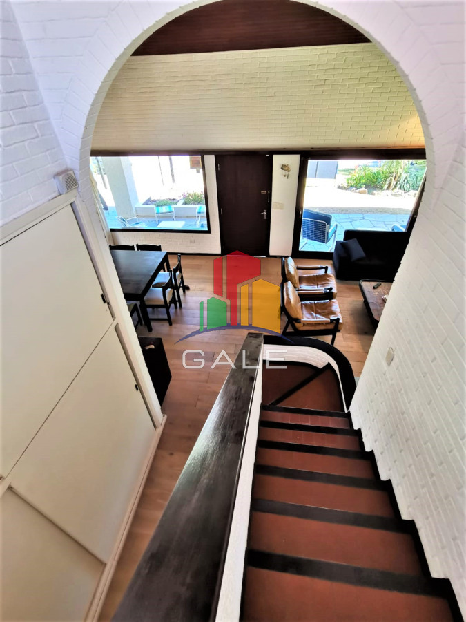 Casa ID.1405 - Casa en alquiler anual y venta, 4 dormitorios en PUNTA DEL ESTE, zona MANSA