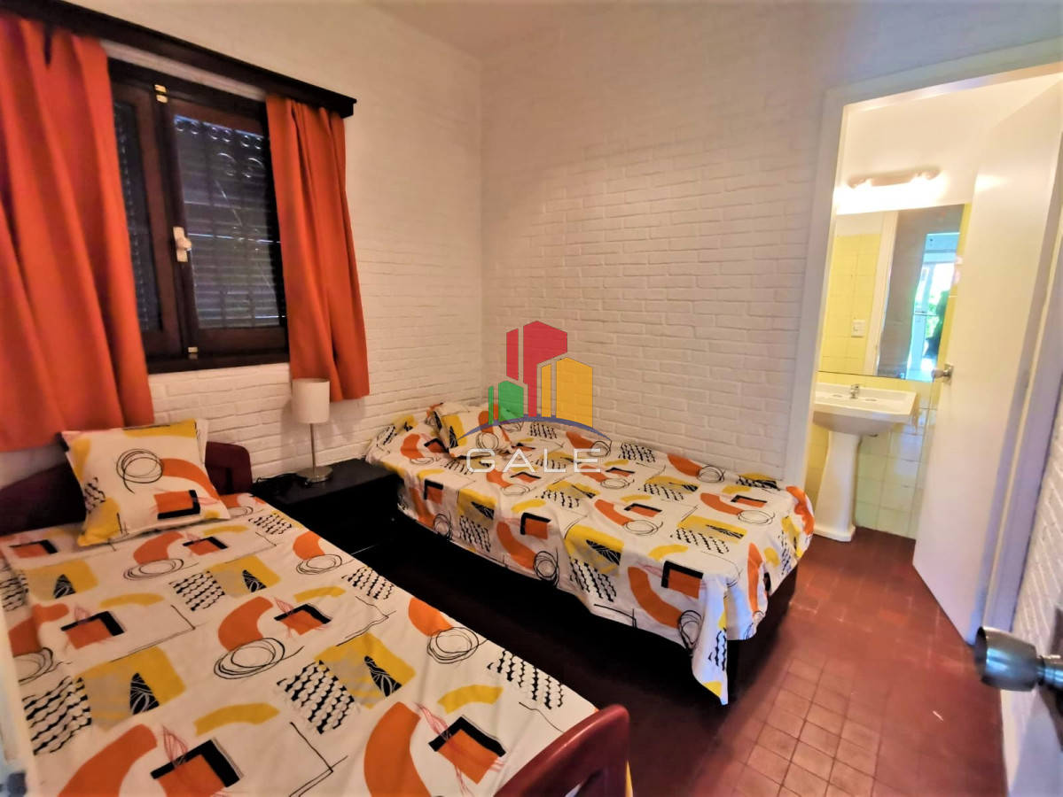 Casa ID.1405 - Casa en alquiler anual y venta, 4 dormitorios en PUNTA DEL ESTE, zona MANSA