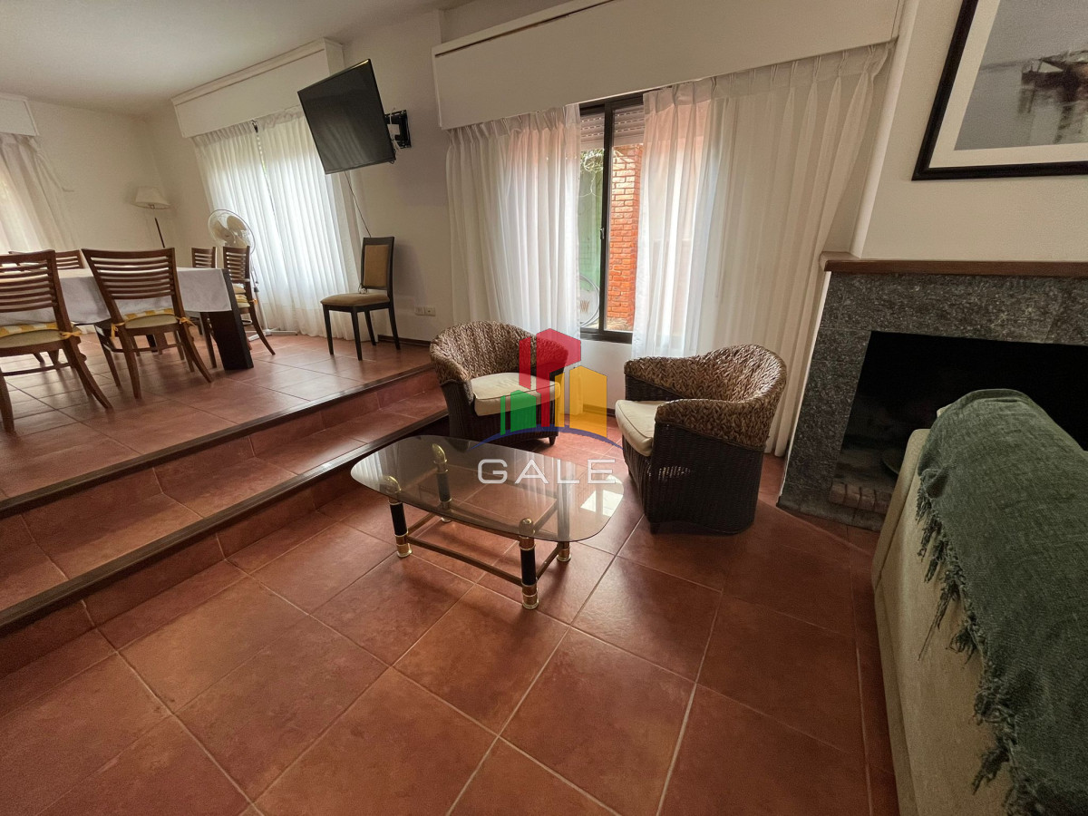 Casa ID.1588 - Casa en alquiler anual de 4 dormitorios en PUNTA DEL ESTE zona BRAVA